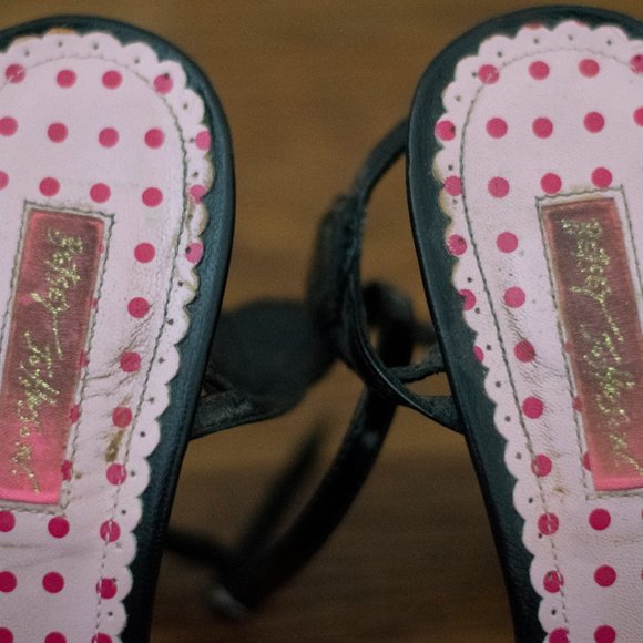 Betsey Johnson Black Strappy 90s Heal - Picture 3 of 5